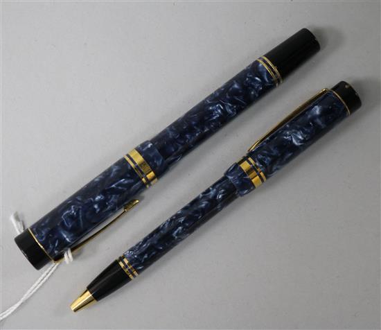 An 18ct nib Parker pen and a similar pencil